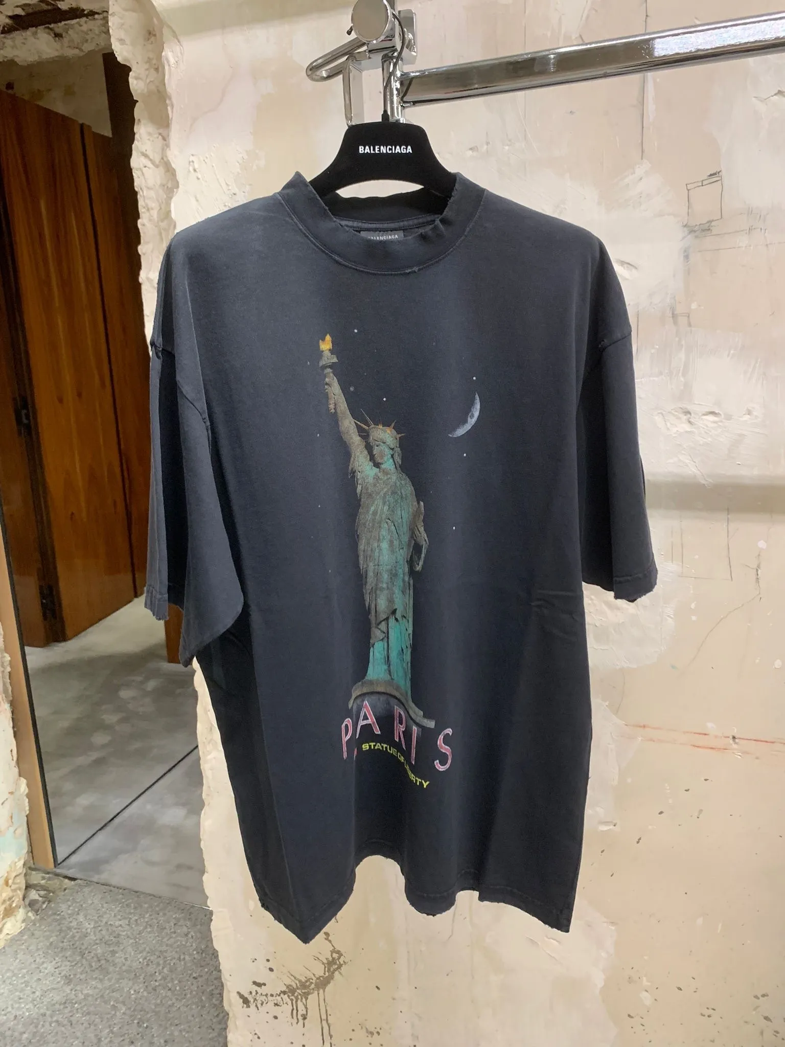 BALENCIAGA  |Paris Liberty T-shirt Medium Fit in Off White