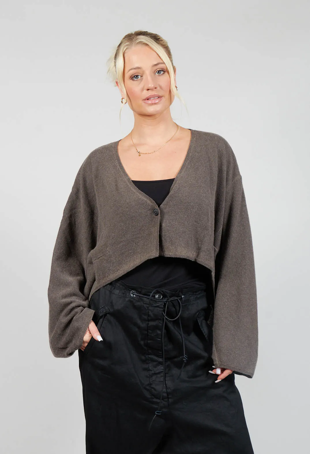 Cropped Cardigan in Kaffee Cloud