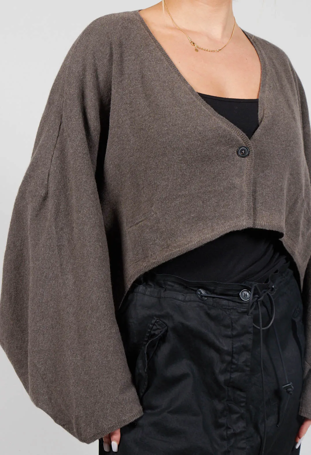 Cropped Cardigan in Kaffee Cloud