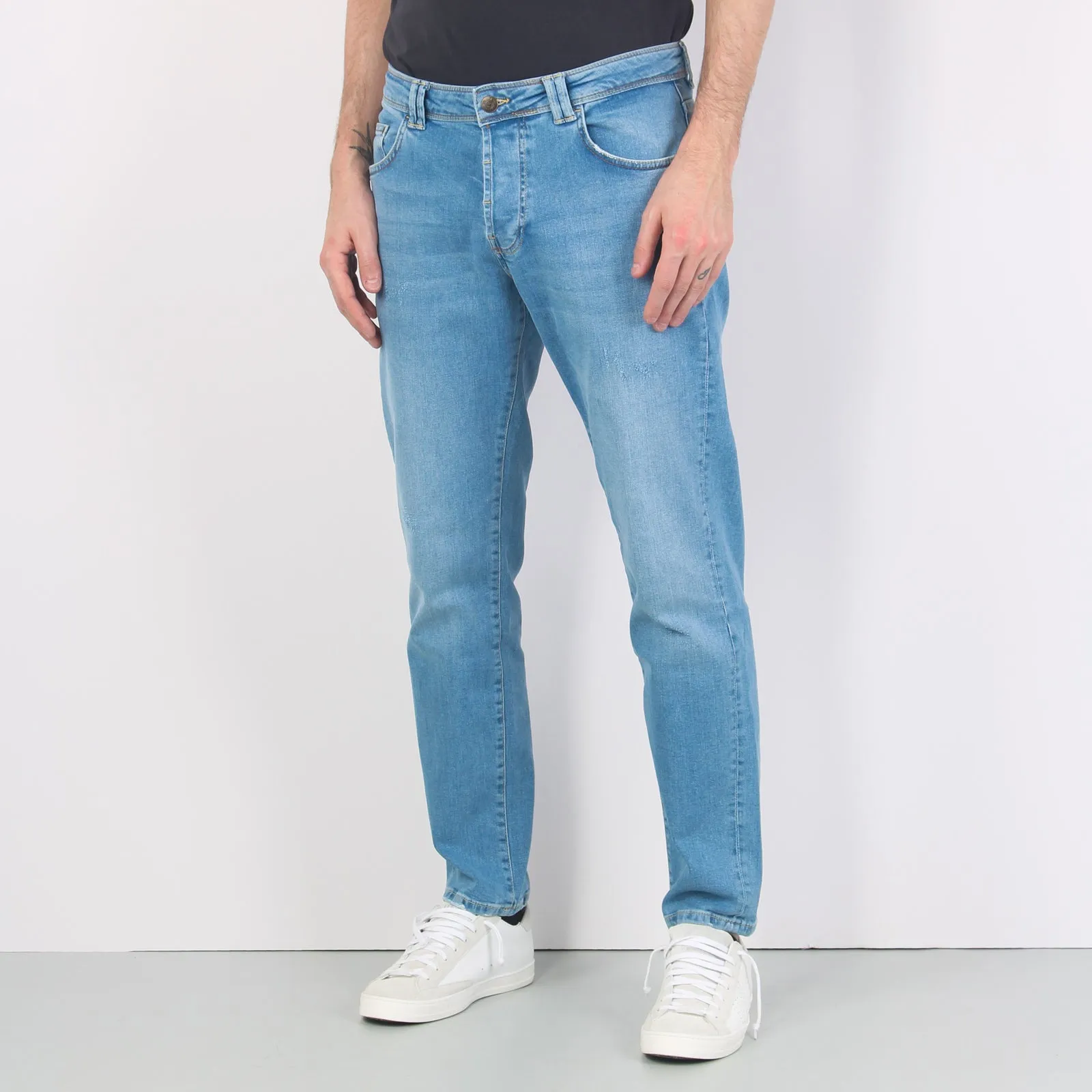 Denim Tapered Fit Denim Chiaro