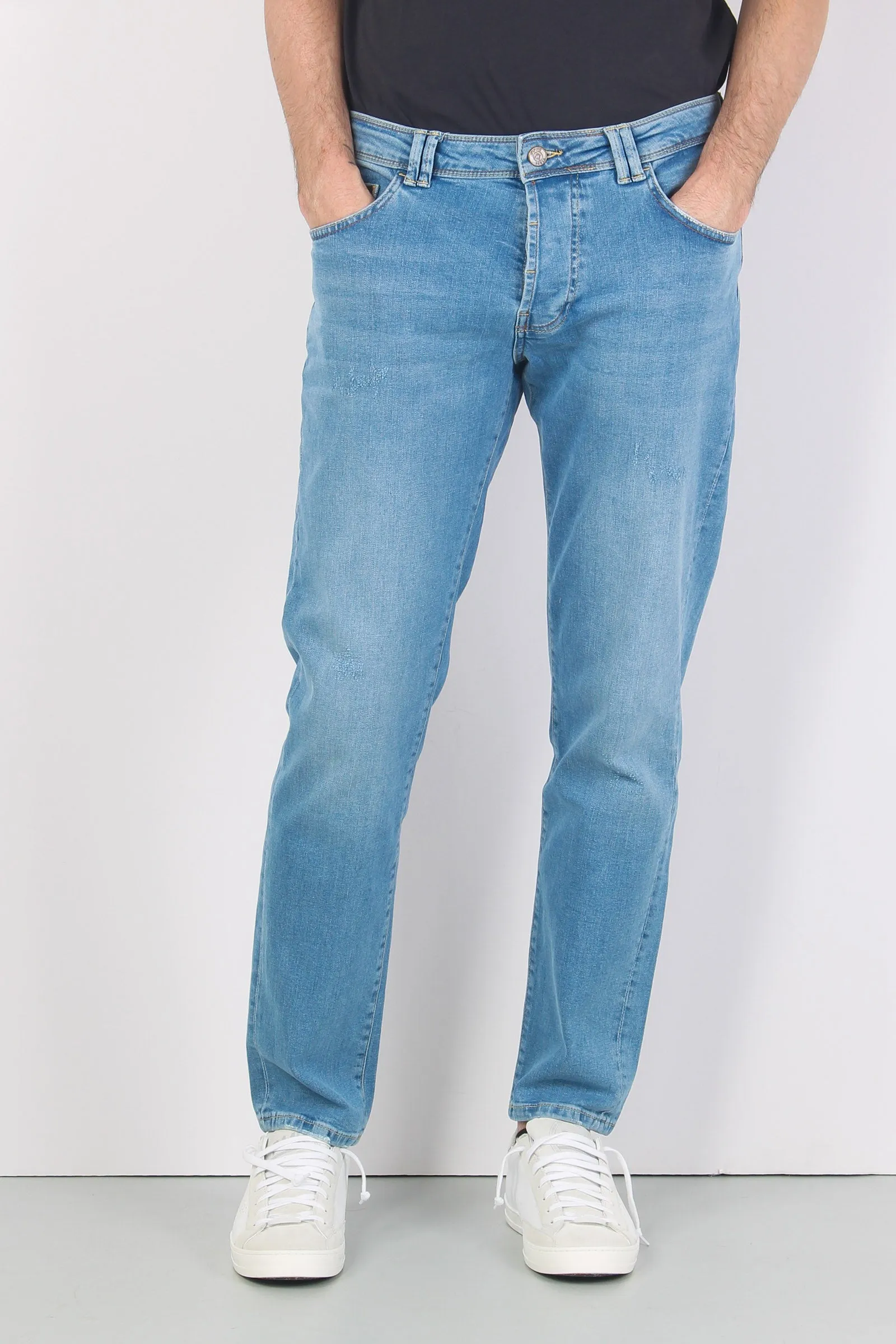 Denim Tapered Fit Denim Chiaro