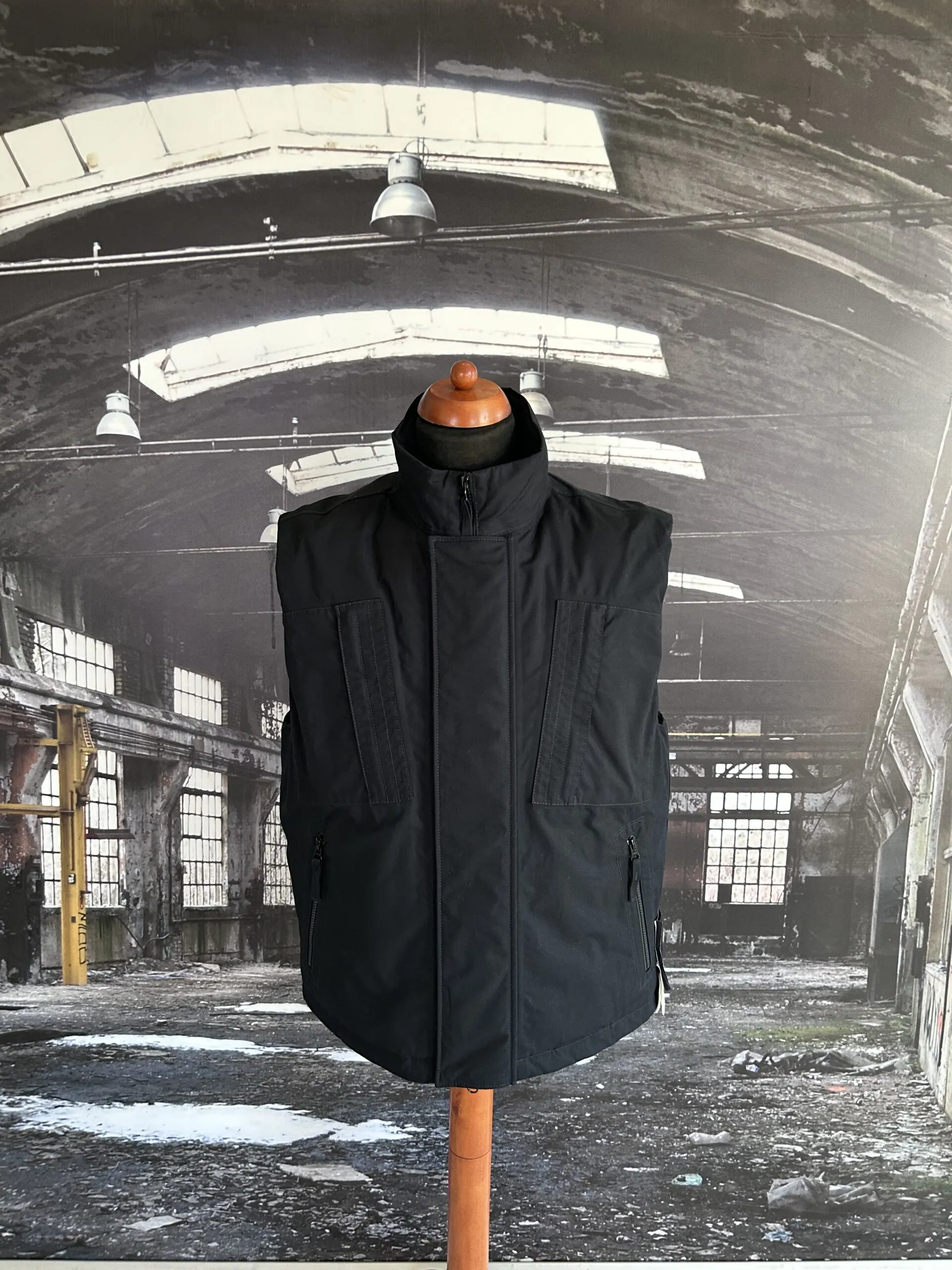 STONE ISLAND GHOST PIECE_O-VENTILE® DOWN GILET