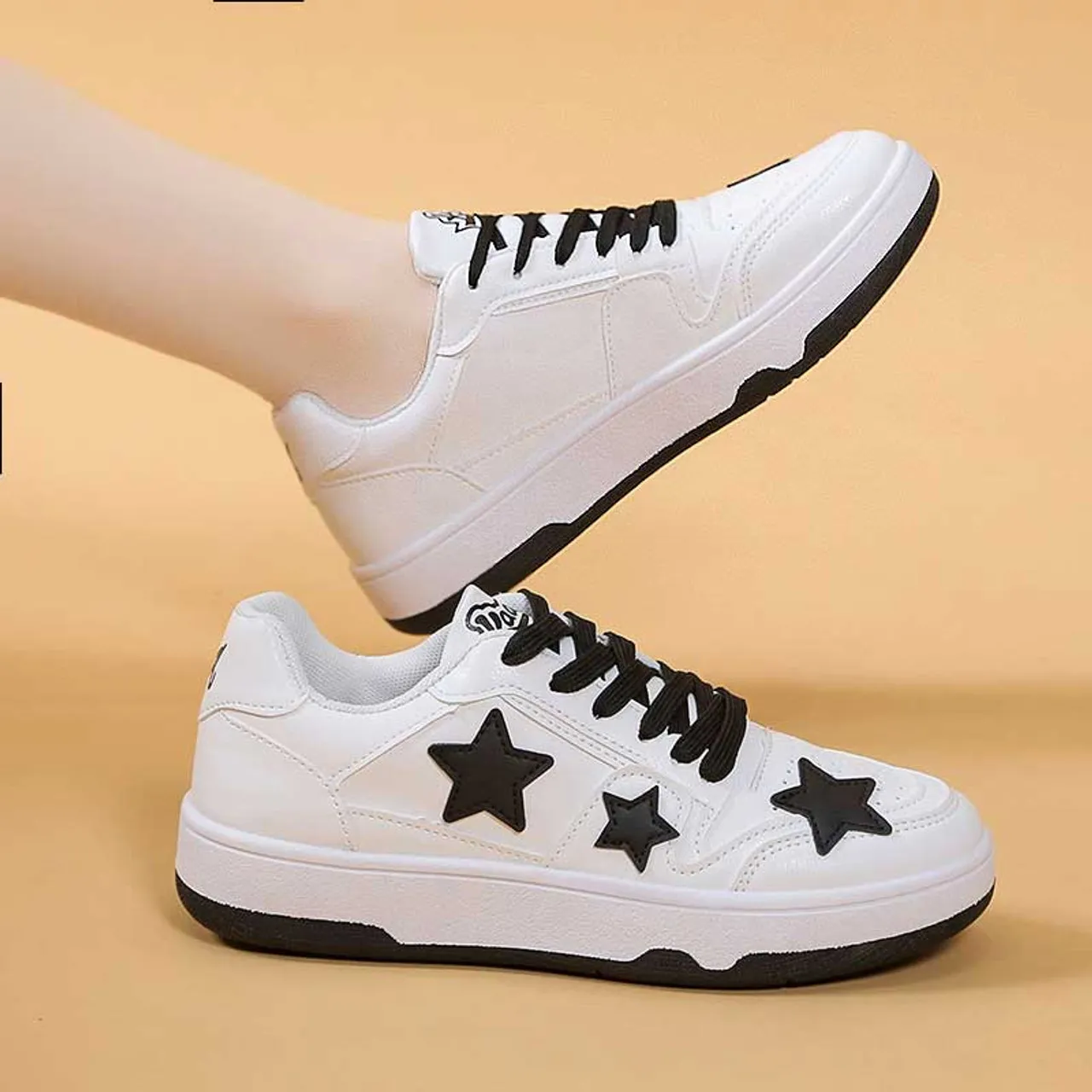 White black star pattern print shoe sneaker